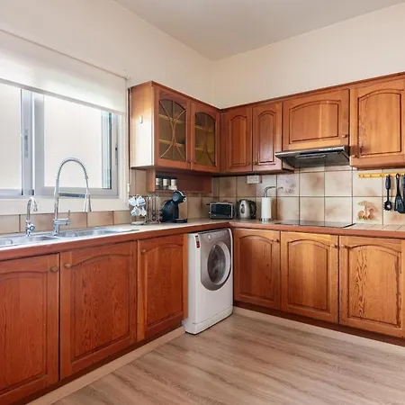 Central, Renovated, Fully Equipped, Spacious 3bd *