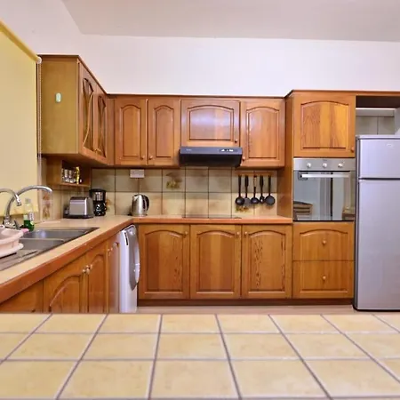 Апартаменты Central, Renovated, Fully Equipped, Spacious 3bd *