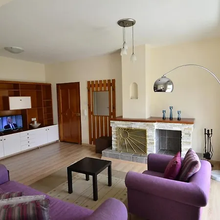 Central, Renovated, Fully Equipped, Spacious 3bd *