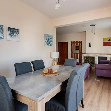 Central, Renovated, Fully Equipped, Spacious 3bd