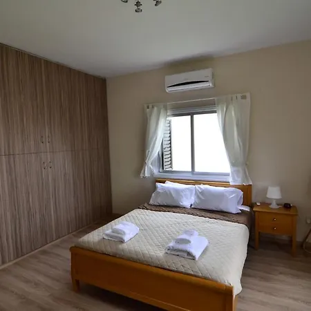 Central, Renovated, Fully Equipped, Spacious 3bd Apartment *