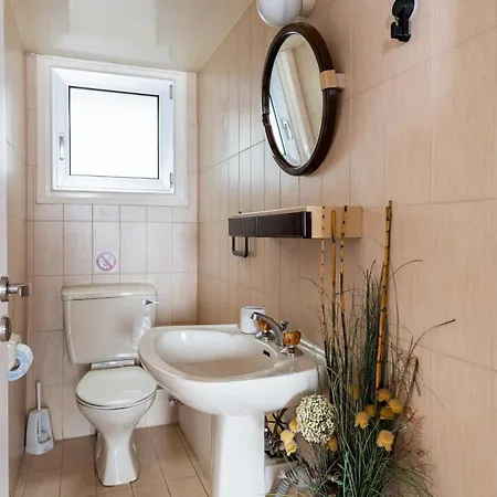 Central, Renovated, Fully Equipped, Spacious 3bd