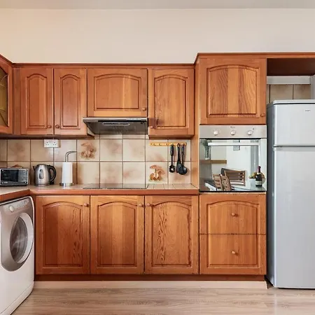 Central, Renovated, Fully Equipped, Spacious 3bd Appartement *