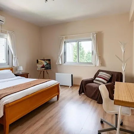 Apartment Central, Renovated, Fully Equipped, Spacious 3bd *