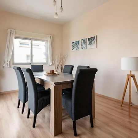 Central, Renovated, Fully Equipped, Spacious 3bd