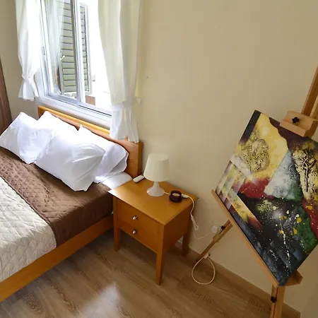Central, Renovated, Fully Equipped, Spacious 3bd Apartment *
