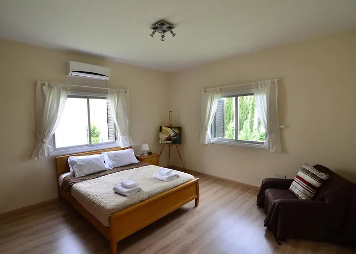 Apartmán Central, Renovated, Fully Equipped, Spacious 3bd *