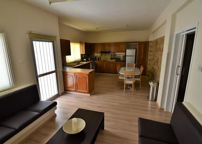 Central, Renovated, Fully Equipped, Spacious 3bd *