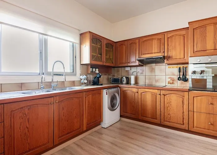 Central, Renovated, Fully Equipped, Spacious 3bd *