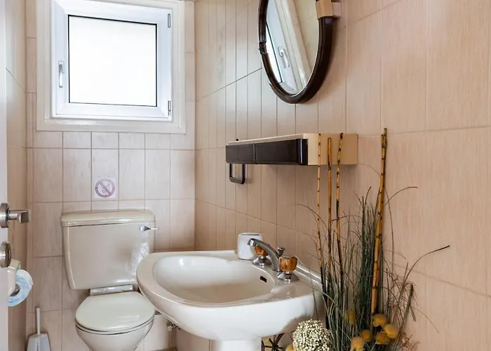 Central, Renovated, Fully Equipped, Spacious 3bd