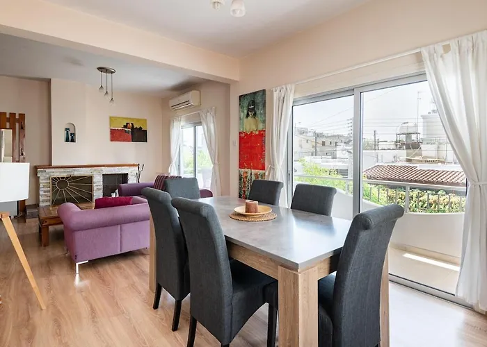 Central, Renovated, Fully Equipped, Spacious 3bd Apartmán