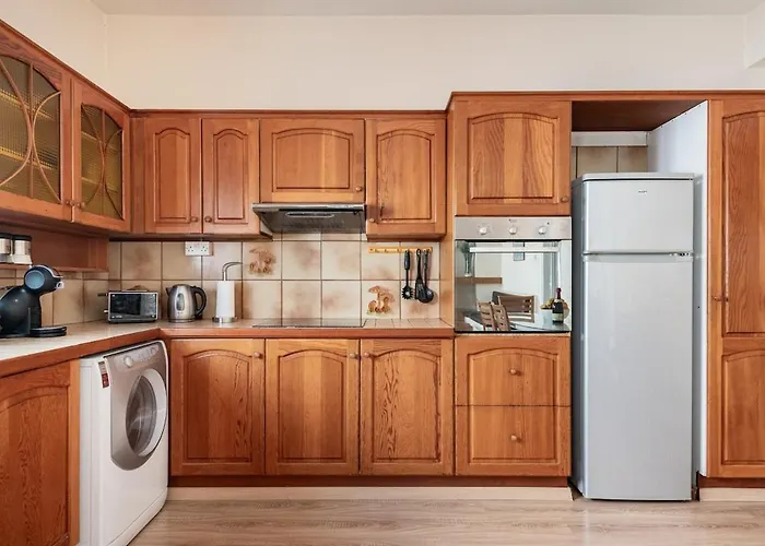 Central, Renovated, Fully Equipped, Spacious 3bd Apartmán *