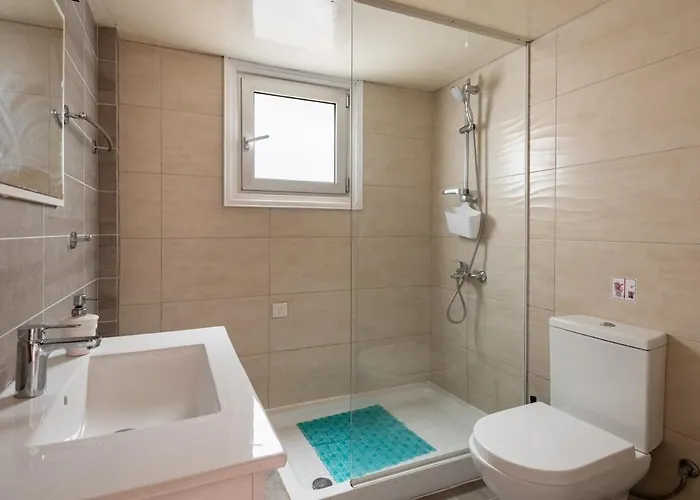 Central, Renovated, Fully Equipped, Spacious 3bd *