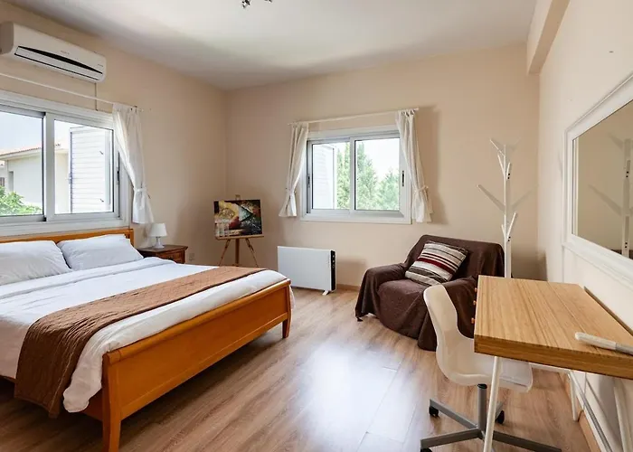 Apartmán Central, Renovated, Fully Equipped, Spacious 3bd *