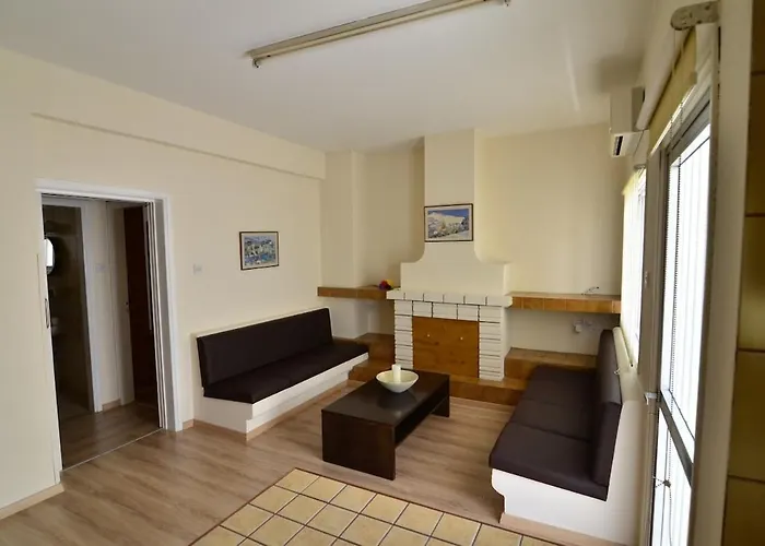 Central, Renovated, Fully Equipped, Spacious 3bd *