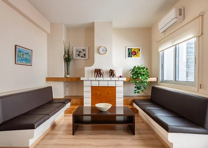 Central, Renovated, Fully Equipped, Spacious 3bd *