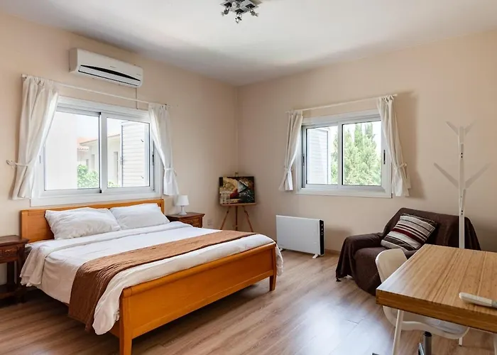 Central, Renovated, Fully Equipped, Spacious 3bd Apartmán *