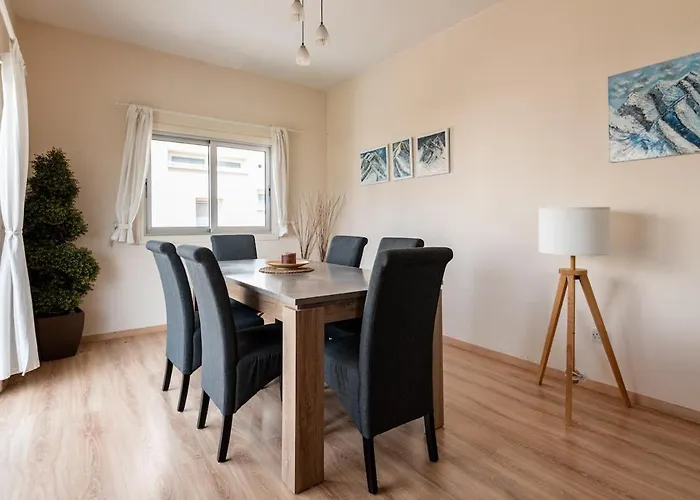 Central, Renovated, Fully Equipped, Spacious 3bd