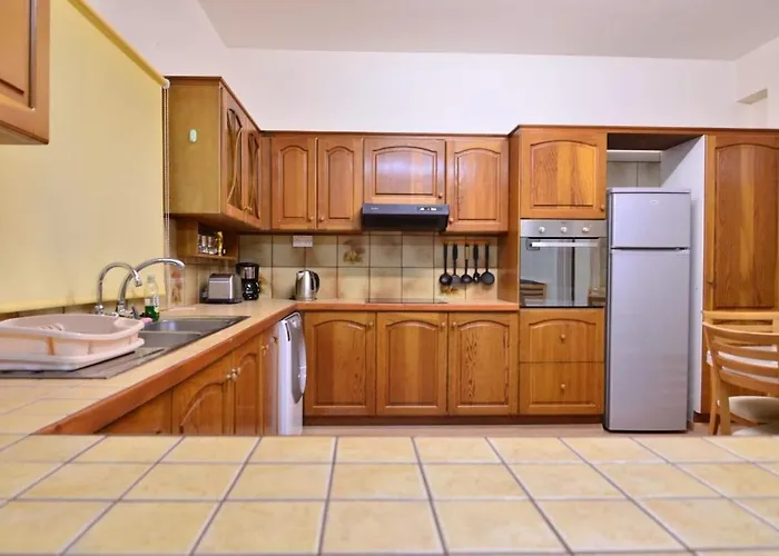 Apartmán Central, Renovated, Fully Equipped, Spacious 3bd *